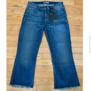 GUESS Kick Crop Jeans w/Frayed Hems Cropped Medium Wash